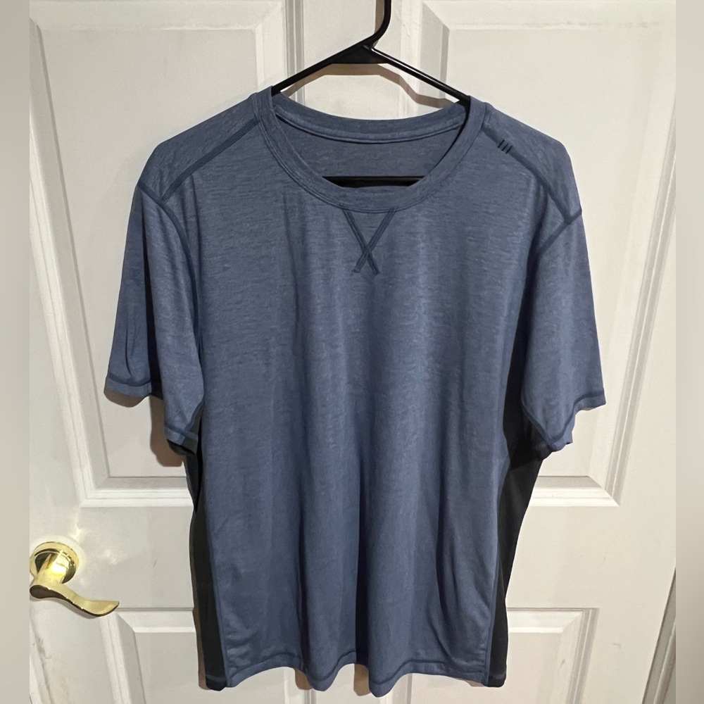 Lululemon T shirt